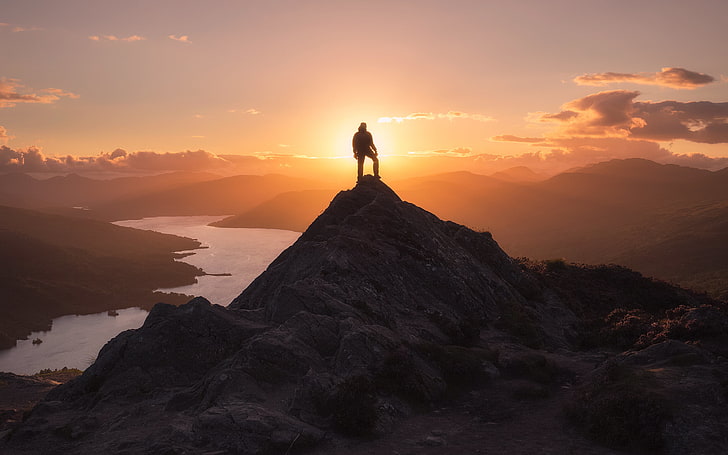 mountain-silhouette-man-peak-wallpaper-preview